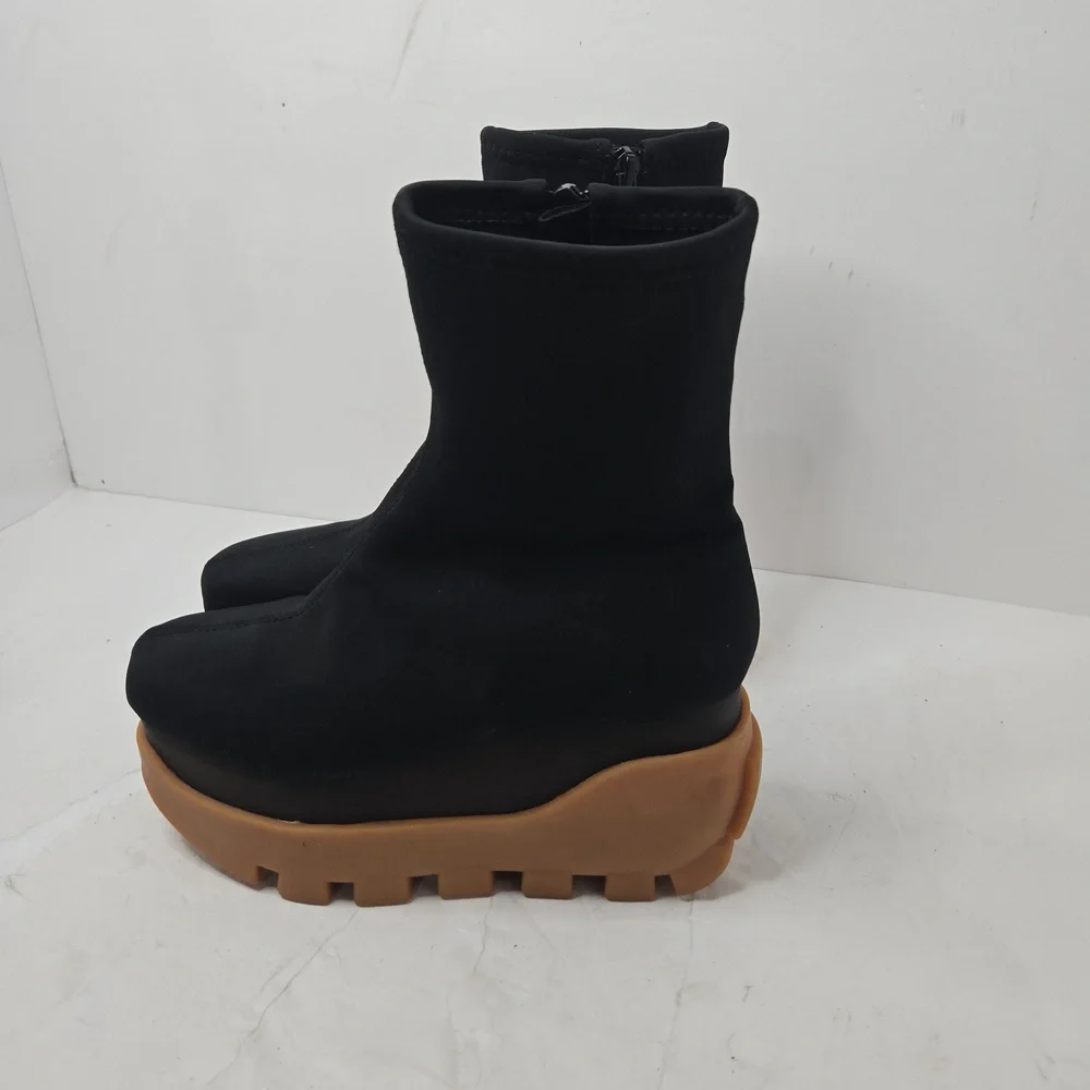 Jeffrey Campbell Women's Black and Tan Boots 6.5M